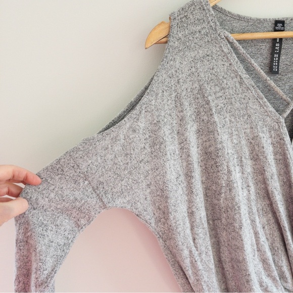 NWT Lord & Taylor Design Lab Grey Long Sleeved Cold Shoulder Draped Shirt Medium - Picture 2 of 7